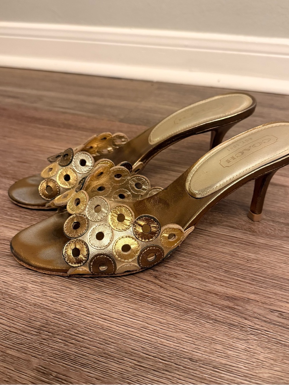 Vintage Coach Kitten Heel Sandals Gold Bronze Leather Y2K Bratz Glam Sz 7 Italy